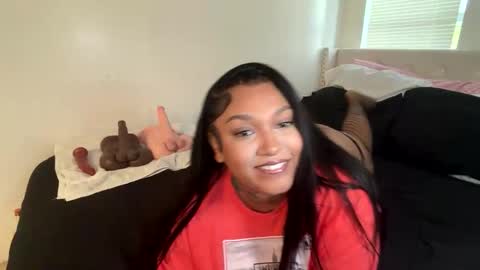 Snapshot of wetcreamerr chatting on 12.04.25 SheSquirts online show from 12.04.25