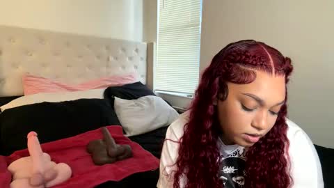 Snapshot of wetcreamerr chatting on 12.13.25 SheSquirts online show from 12.13.25