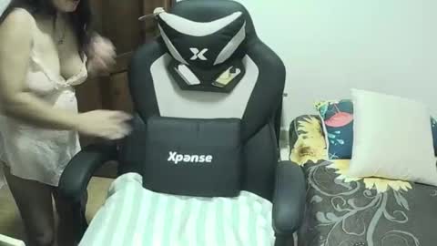 Snapshot of wetlynpussy4u chatting on 09.15.25 Lyns online show from 09.15.25