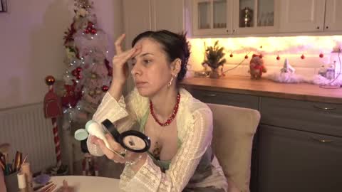 Victoria Maria online show from 12.25.24
