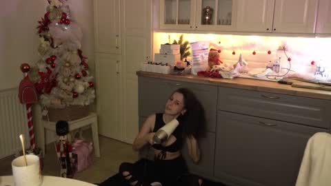 Victoria Maria online show from 12.30.24