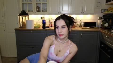 Victoria Maria online show from 01.11.25