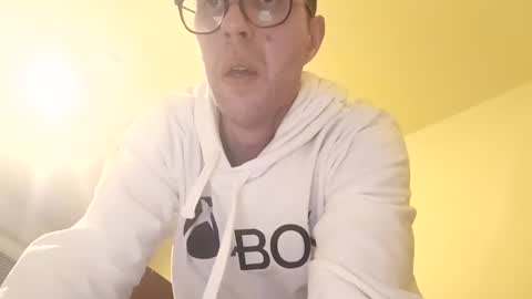 Snapshot of whatwouldyouliketosee chatting on 11.16.25 stoffy online show from 11.16.25