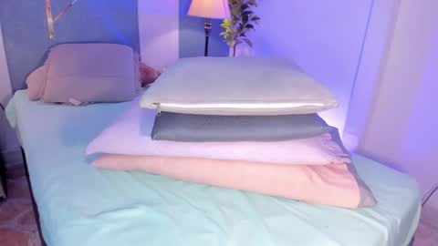 Snapshot of whiite_snow_ chatting on 01.07.26 Sara online show from 01.07.26