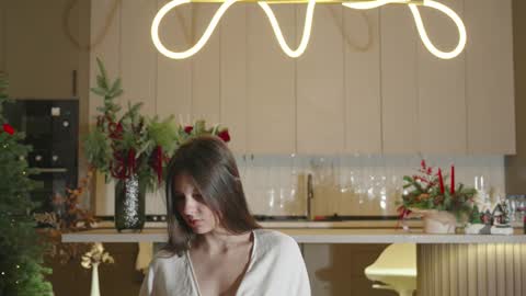 Snapshot of whisper_of_love chatting on 12.22.25 Naomi online show from 12.22.25