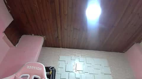 Snapshot of white_sexy_ chatting on 03.05.25 white_sexy_ online show from 03.05.25