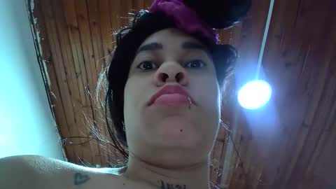 Snapshot of white_sexy_ chatting on 10.18.25 white_sexy_ online show from 10.18.25