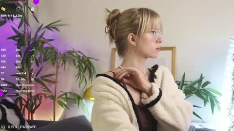 Snapshot of whiteanni chatting on 02.20.25 Anita online show from 02.20.25