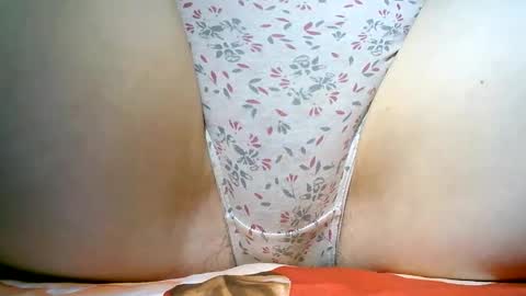 Snapshot of whiteapsara chatting on 01.14.25 Love online show from 01.14.25