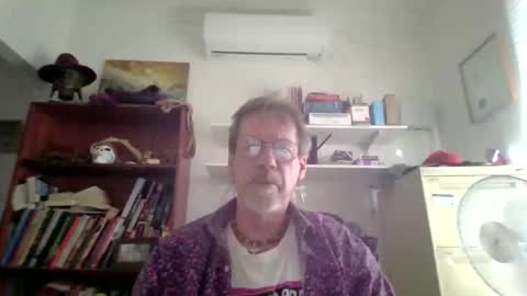 Snapshot of whiteboomer chatting on 12.18.25 whiteboomer online show from 12.18.25