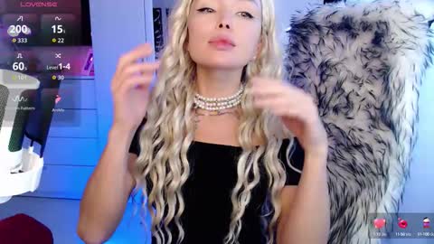 WhiteLaBunny online show from 10.16.25