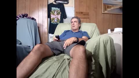 Snapshot of whitelion67 chatting on 12.15.25 whitelion67 online show from 12.15.25