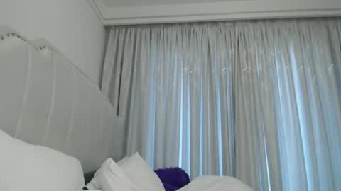 Snapshot of whitenightandqueen chatting on 05.11.26 whitenightandqueen online show from 05.11.26