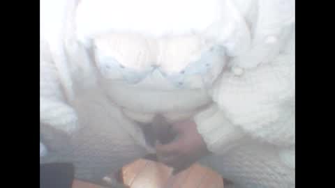 Snapshot of whitesweater chatting on 01.06.25 whitesweater online show from 01.06.25