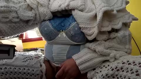 Snapshot of whitesweater chatting on 01.13.25 whitesweater online show from 01.13.25