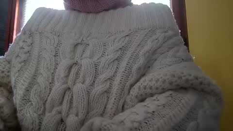 Snapshot of whitesweater chatting on 01.28.25 whitesweater online show from 01.28.25