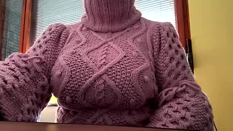 Snapshot of whitesweater chatting on 03.07.25 whitesweater online show from 03.07.25