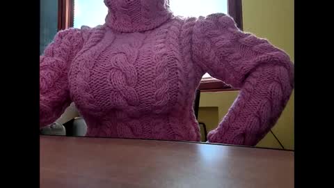 Snapshot of whitesweater chatting on 09.19.25 whitesweater online show from 09.19.25