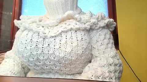 Snapshot of whitesweater chatting on 10.06.25 whitesweater online show from 10.06.25