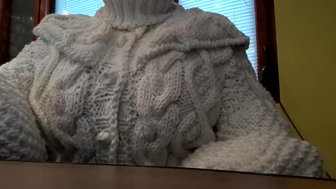 Snapshot of whitesweater chatting on 10.08.25 whitesweater online show from 10.08.25