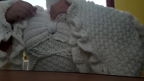 Snapshot of whitesweater chatting on 10.21.25 whitesweater online show from 10.21.25