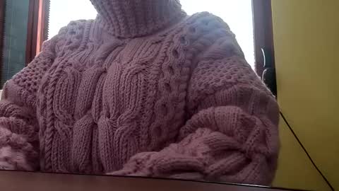 Snapshot of whitesweater chatting on 10.22.25 whitesweater online show from 10.22.25