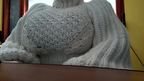 Snapshot of whitesweater chatting on 10.29.25 whitesweater online show from 10.29.25