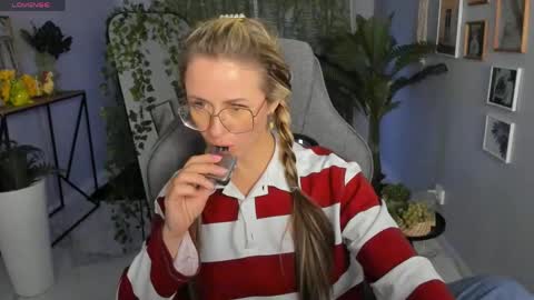 whitneypunnch online show from 04.17.26