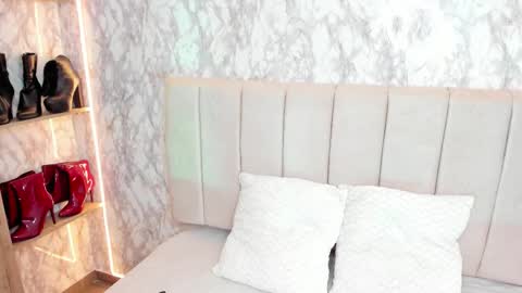 whitneyyfox online show from 09.28.25