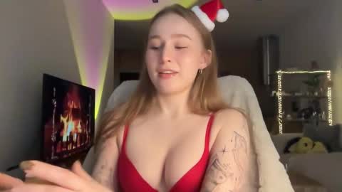 Snapshot of whoisalisa chatting on 12.04.25 Alisa online show from 12.04.25