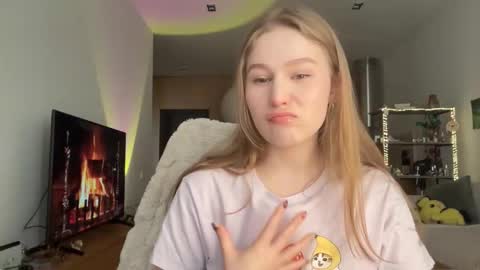 Snapshot of whoisalisa chatting on 12.05.25 Alisa online show from 12.05.25