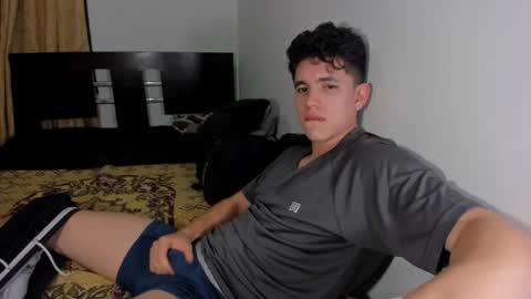 Snapshot of whos_he chatting on 12.02.25 whos_he online show from 12.02.25