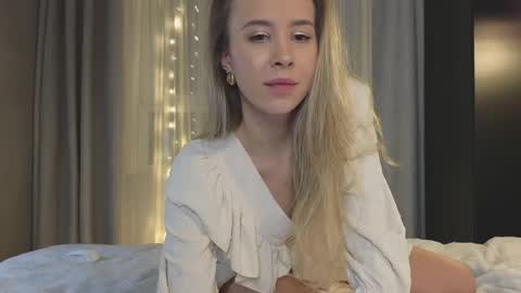 Snapshot of why_____not chatting on 12.06.24 Alice online show from 12.06.24