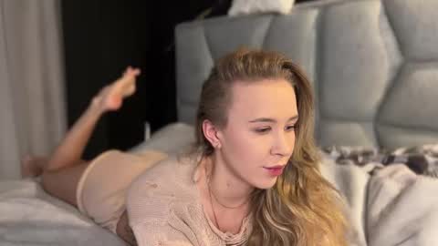 Snapshot of why_____not chatting on 03.12.25 Alice online show from 03.12.25