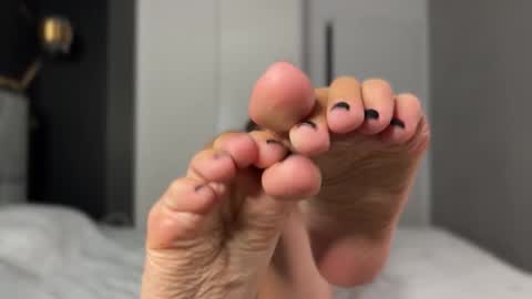 Snapshot of why_____not chatting on 10.09.25 Alice online show from 10.09.25