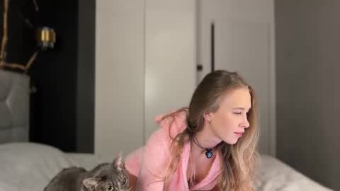 Snapshot of why_____not chatting on 11.23.25 Alice online show from 11.23.25