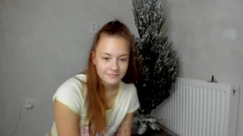 Snapshot of why_again_me chatting on 12.12.24 Veronica online show from 12.12.24