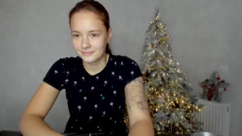 Snapshot of why_again_me chatting on 12.28.24 Veronica online show from 12.28.24