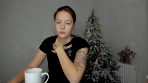 Snapshot of why_again_me chatting on 01.10.25 Veronica online show from 01.10.25