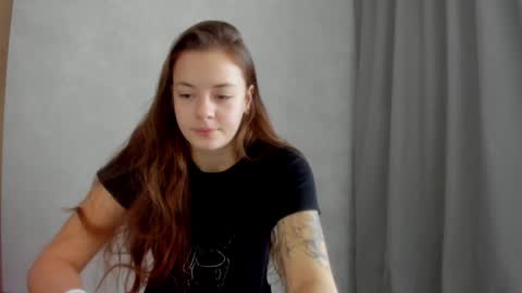 Snapshot of why_again_me chatting on 01.18.25 Veronica online show from 01.18.25