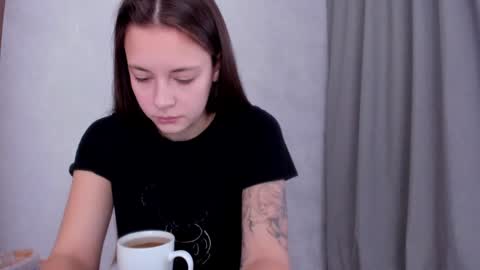 Snapshot of why_again_me chatting on 01.18.25 Veronica online show from 01.18.25