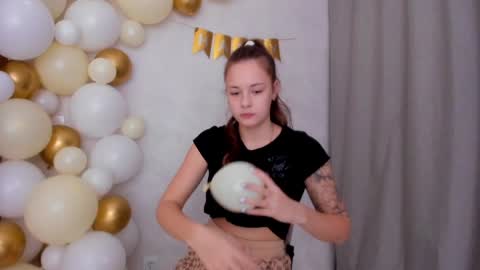 Snapshot of why_again_me chatting on 01.19.25 Veronica online show from 01.19.25