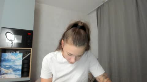 Snapshot of why_again_me chatting on 09.12.25 Veronica online show from 09.12.25