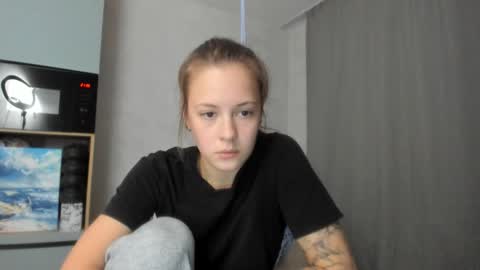 Snapshot of why_again_me chatting on 09.30.25 Veronica online show from 09.30.25