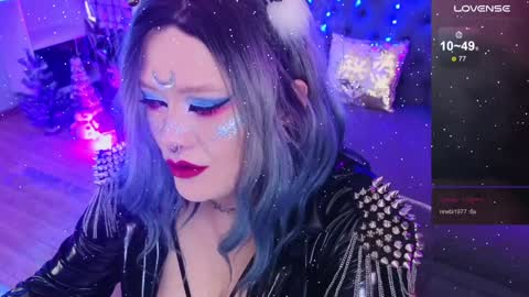 Snapshot of wickedxqueen chatting on 01.01.25 Laura online show from 01.01.25