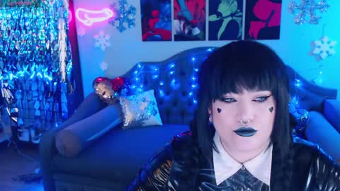 Snapshot of wickedxqueen chatting on 01.07.25 Laura online show from 01.07.25