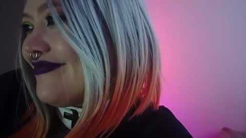 Snapshot of wickedxqueen chatting on 11.17.25 Laura online show from 11.17.25