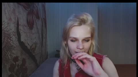 Snapshot of wicky_hey chatting on 03.01.25 Victoria online show from 03.01.25