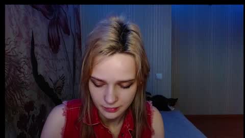 Snapshot of wicky_hey chatting on 09.28.25 Victoria online show from 09.28.25