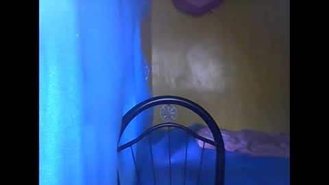 Snapshot of wild_sunflower11 chatting on 09.23.25 wild_sunflower11 online show from 09.23.25